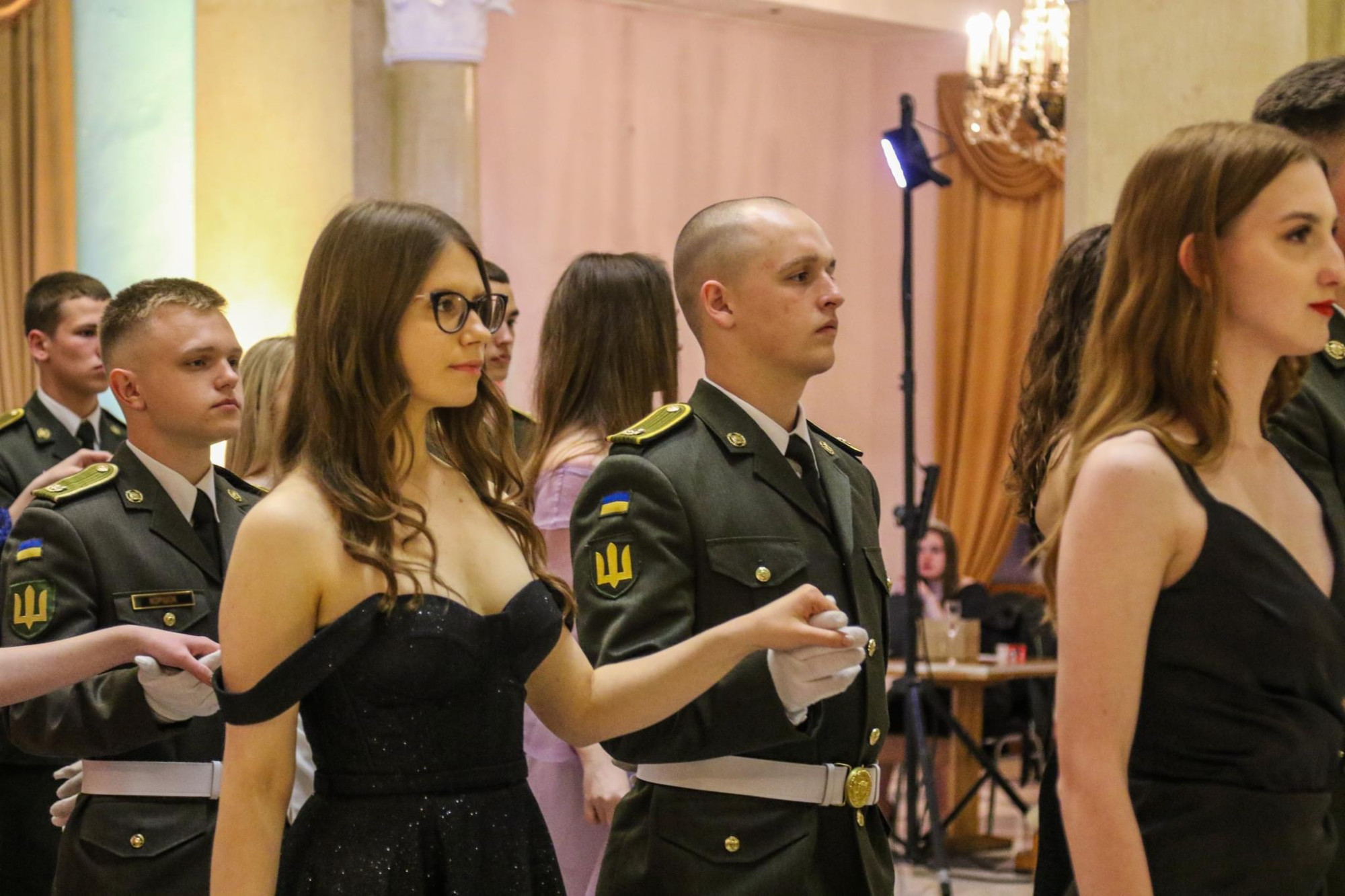 Курсанти Військового інституту взяли участь у благодійному балу ...